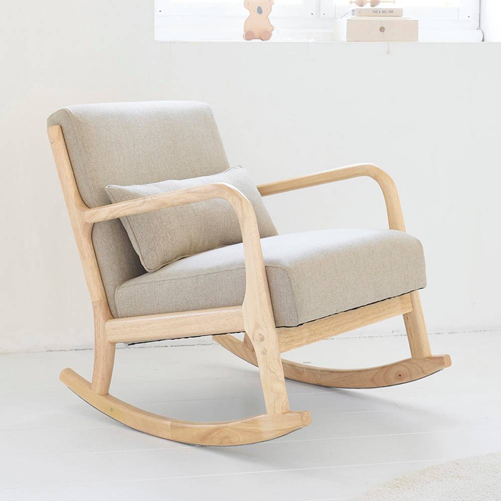 Rocking chair beige & bois naturel ♥ chambre bébé par Petite Amélie