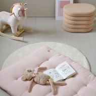 Tapis de jeu bébé fille grand format en gaze de coton bio rose poudre